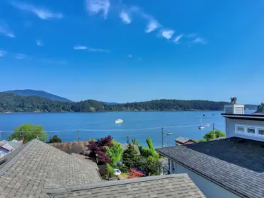 616 Seaview Road, Gibsons, BC, Gibsons — Single Family Residence for sale