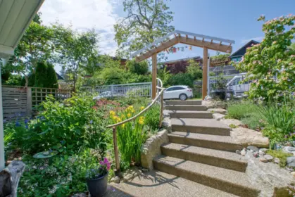 616 Seaview Road, Gibsons, BC, Gibsons — Single Family Residence for sale