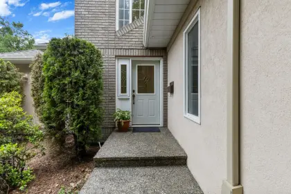 35900 Graystone Lane, Abbotsford, BC, Abbotsford — Single Family Residence for sale