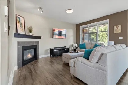 45708 Lewis Avenue, Chilliwack, BC, Chilliwack — Single Family Residence for sale