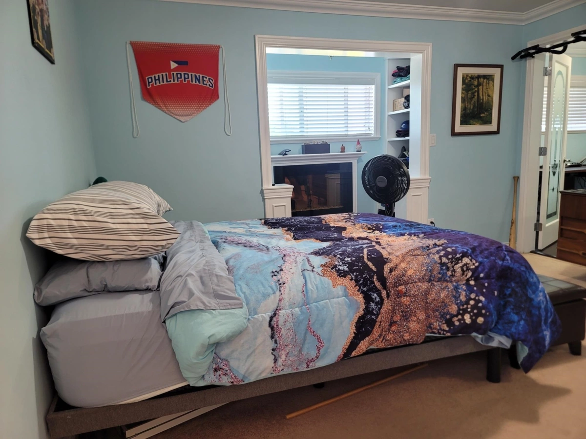 Entry Foyer Photo of 3330 Douglas Road, Burnaby, BC