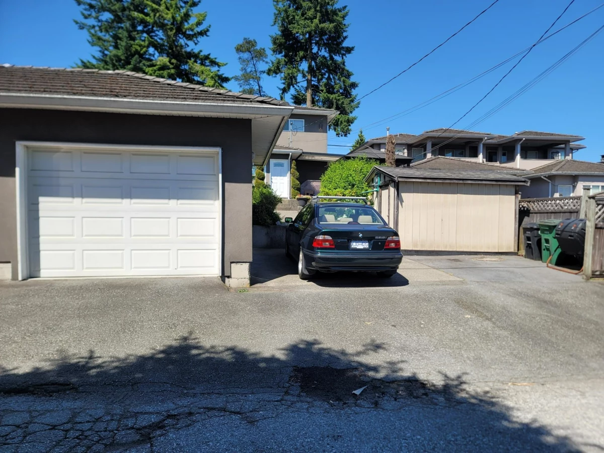 Garden / Landscaping Photo of 3330 Douglas Road, Burnaby, BC