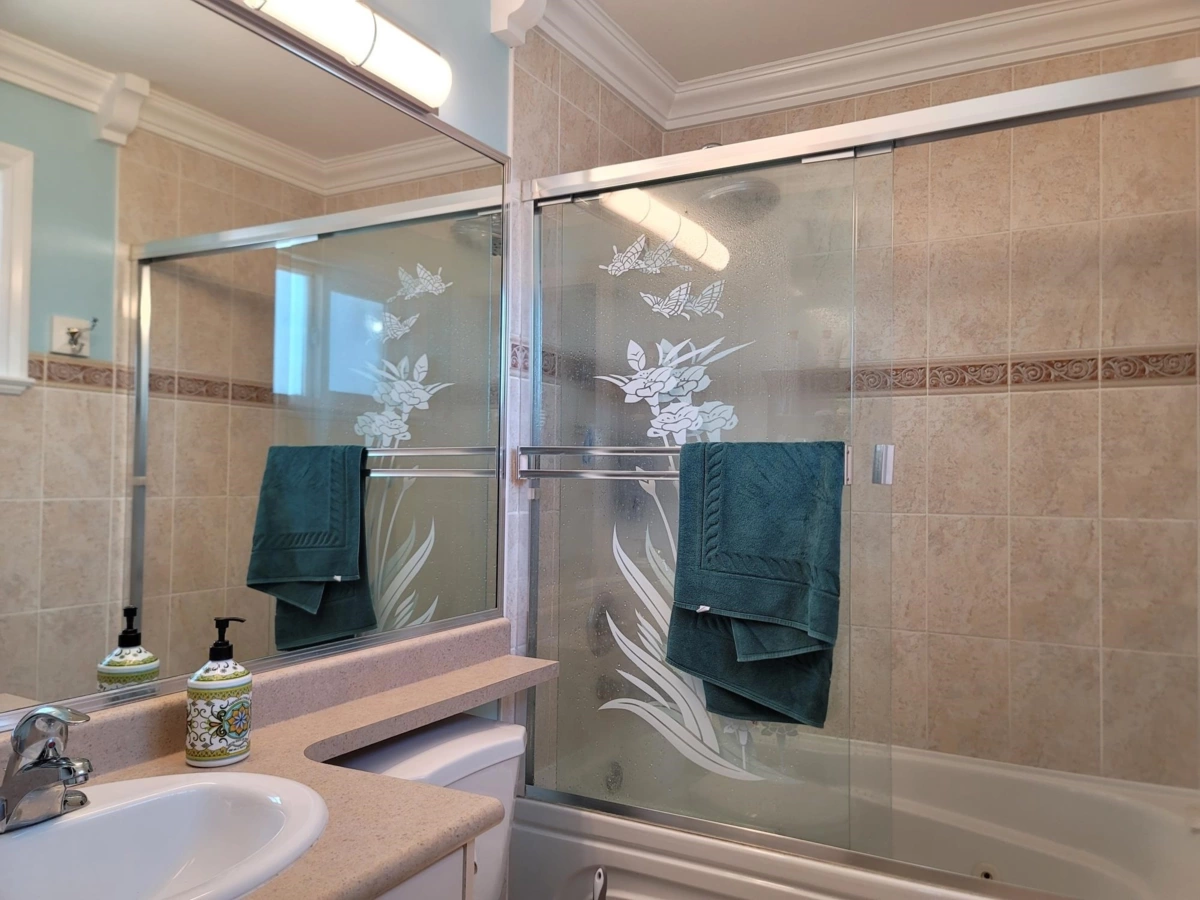 Hallway Photo of 3330 Douglas Road, Burnaby, BC