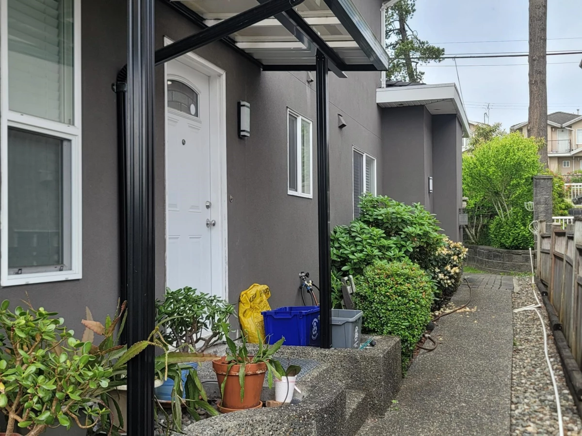 Hot Tub / Spa Photo of 3330 Douglas Road, Burnaby, BC