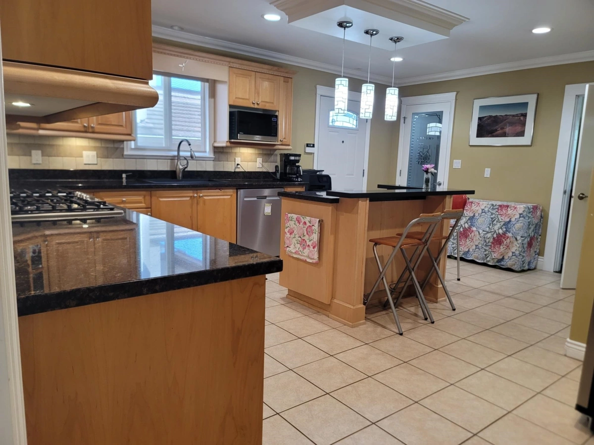 Walk-In Closet Photo of 3330 Douglas Road, Burnaby, BC