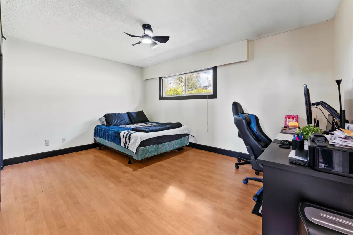 Guest Bathroom Photo of 32572 Fleming Avenue, Mission, BC