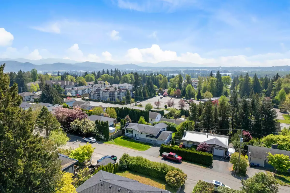 Hot Tub / Spa Photo of 32572 Fleming Avenue, Mission, BC