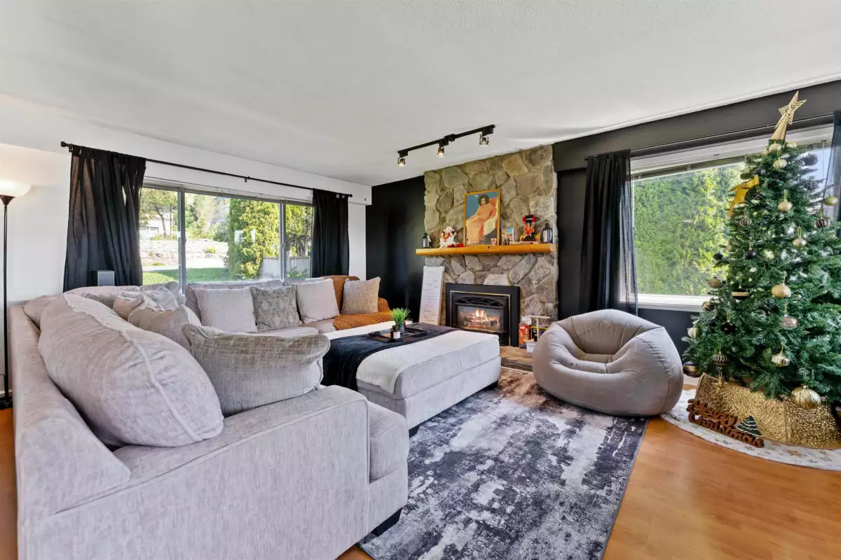 Kitchen Photo of 32572 Fleming Avenue, Mission, BC