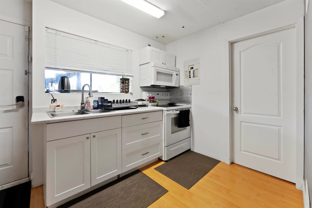 Laundry Room Photo of 32572 Fleming Avenue, Mission, BC