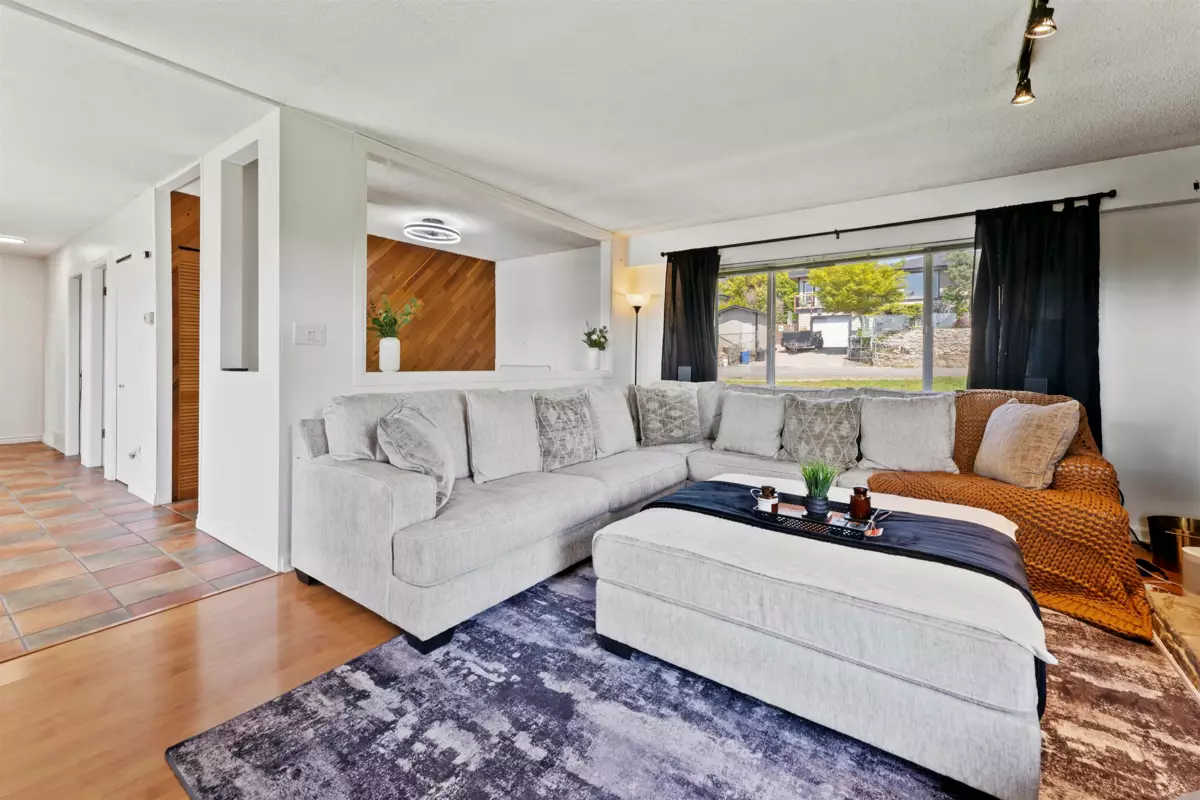 Pantry Photo of 32572 Fleming Avenue, Mission, BC