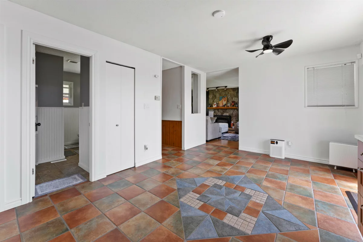 Walk-In Closet Photo of 32572 Fleming Avenue, Mission, BC