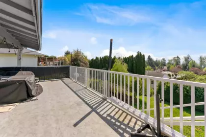 Garage Interior Photo of 32572 Fleming Avenue, Mission, BC