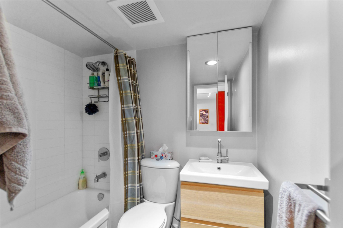 Powder Room Photo of 1850 Comox Street, Vancouver, BC