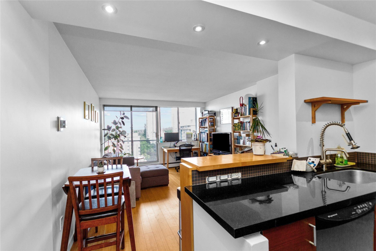 Walk-In Closet Photo of 1850 Comox Street, Vancouver, BC