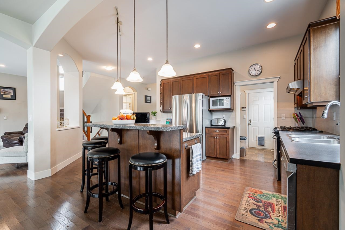 Living Room Photo of 16550 61 Avenue, Surrey, BC