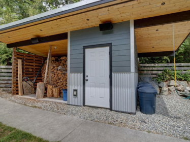 8057 Cooper Road, Halfmoon Bay, BC, Halfmoon Bay — Single Family Residence for sale