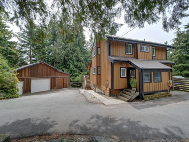 8057 Cooper Road, Halfmoon Bay, BC, Halfmoon Bay — Single Family Residence for sale