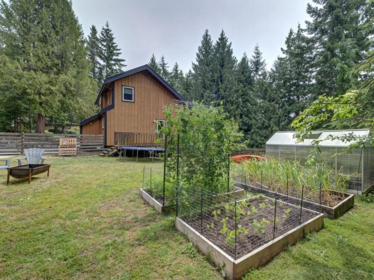 8057 Cooper Road, Halfmoon Bay, BC, Halfmoon Bay — Single Family Residence for sale