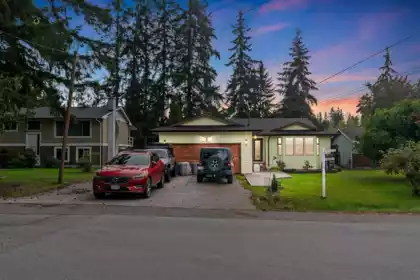 19976 49 Avenue, Langley, BC, Langley City — 4 bed single family residence for sale