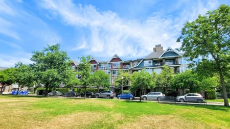 212 7088 Mont Royal Square, Vancouver, BC, Vancouver — Apartment/Condo for sale