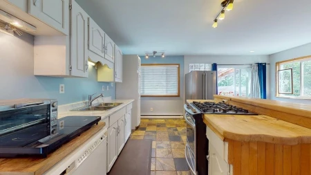 4372 Marble Road, Sechelt, BC, Sechelt — Single Family Residence for sale