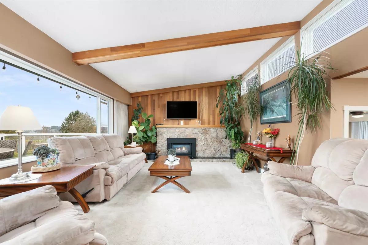 Breakfast Nook Photo of 10257 125 Street, Surrey, BC