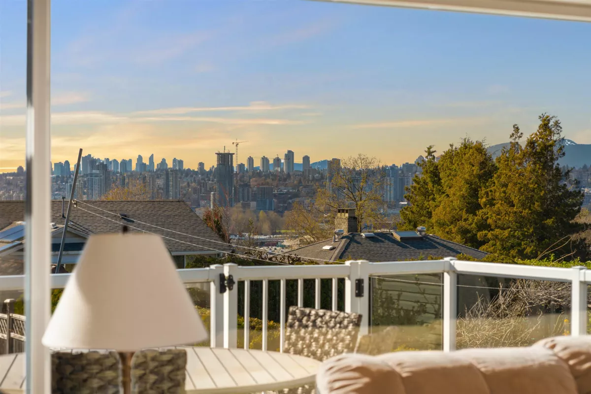 Exterior Front Photo of 10257 125 Street, Surrey, BC