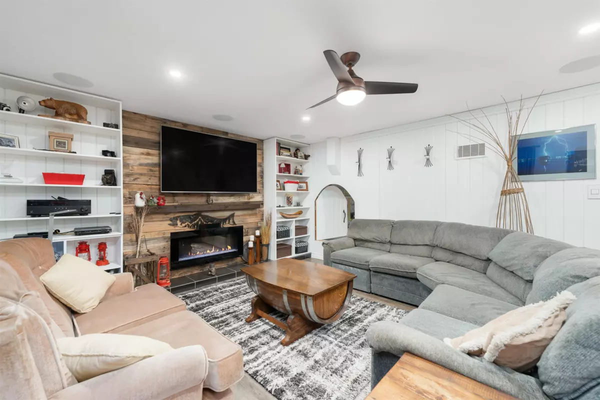 Hallway Photo of 10257 125 Street, Surrey, BC