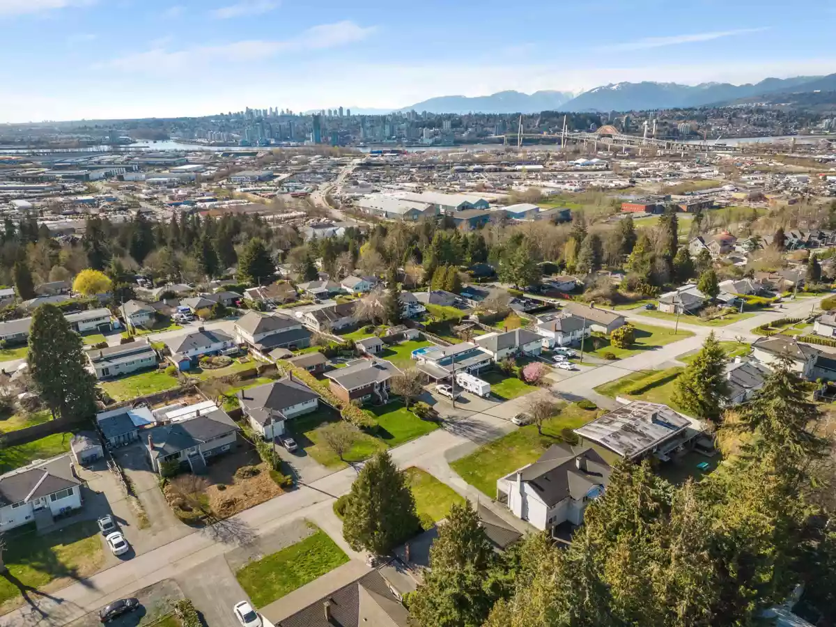 Kitchen Island Photo of 10257 125 Street, Surrey, BC