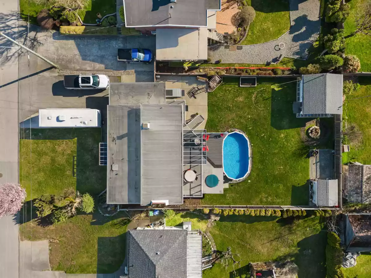 Kitchen Photo of 10257 125 Street, Surrey, BC