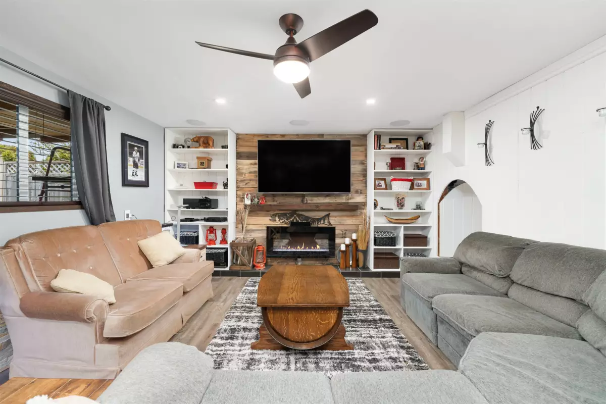 Mudroom Photo of 10257 125 Street, Surrey, BC