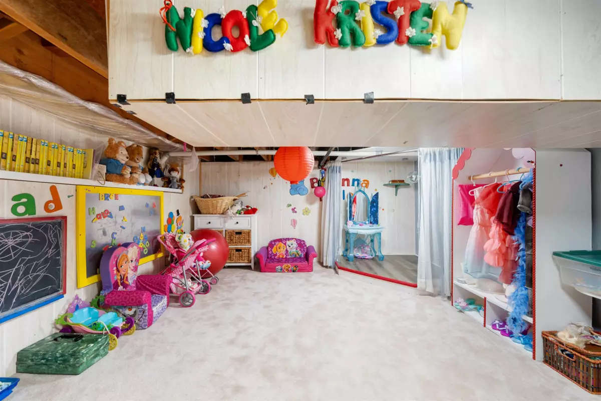 Outdoor Patio Photo of 10257 125 Street, Surrey, BC