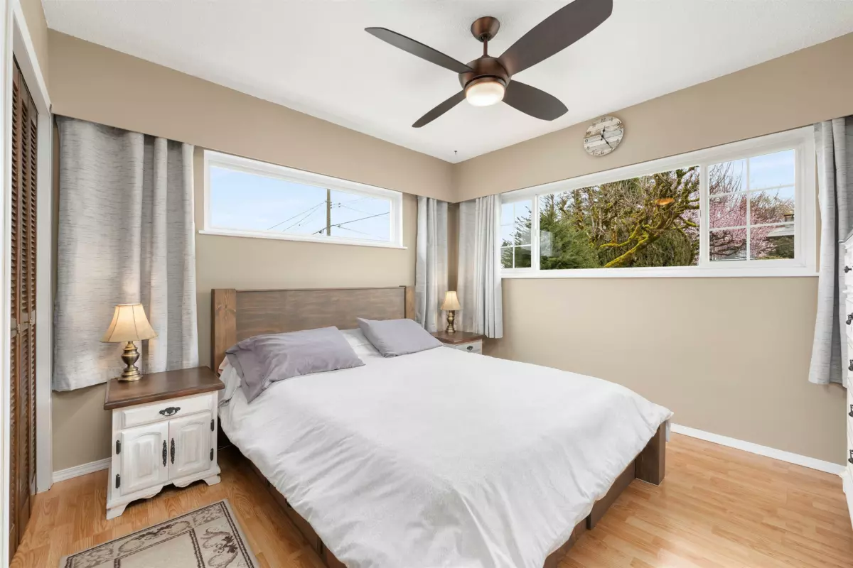 Powder Room Photo of 10257 125 Street, Surrey, BC