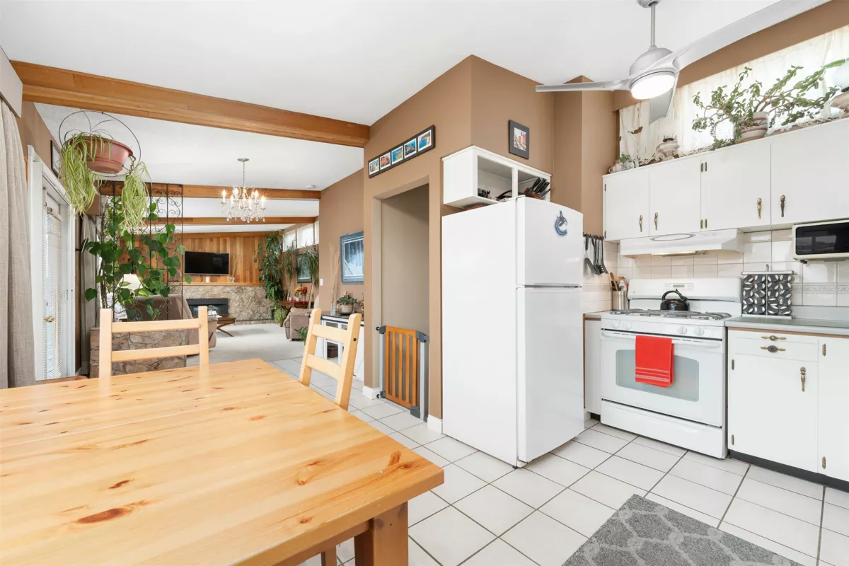 Primary Bathroom Photo of 10257 125 Street, Surrey, BC