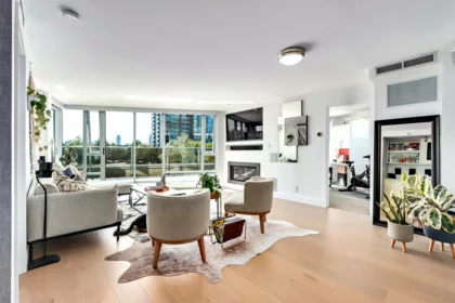 303 8 Smithe Mews, Vancouver, BC, Vancouver — Apartment/Condo for sale