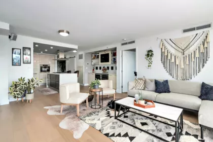 303 8 Smithe Mews, Vancouver, BC, Vancouver — Apartment/Condo for sale