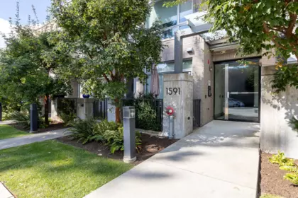 205 1591 Bowser Avenue, North Vancouver, BC, North Vancouver — Apartment/Condo for sale