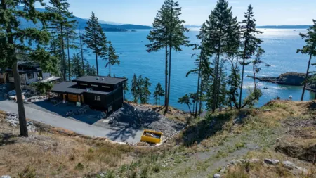 775 Seymour Bay Drive, Bowen Island, BC, Bowen Island — Single Family Residence for sale