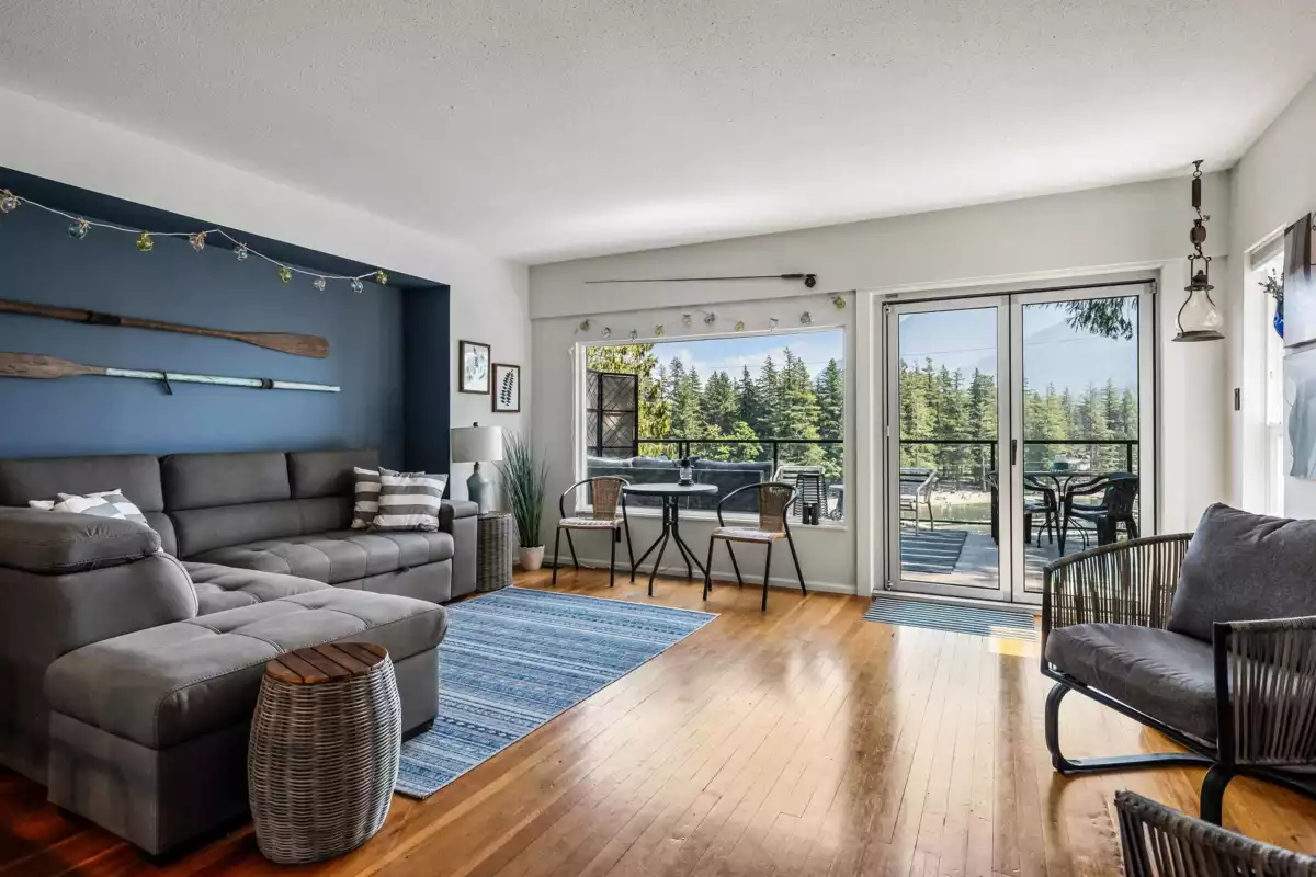 Family Room Photo of 312 Munroe Avenue, Cultus Lake, BC