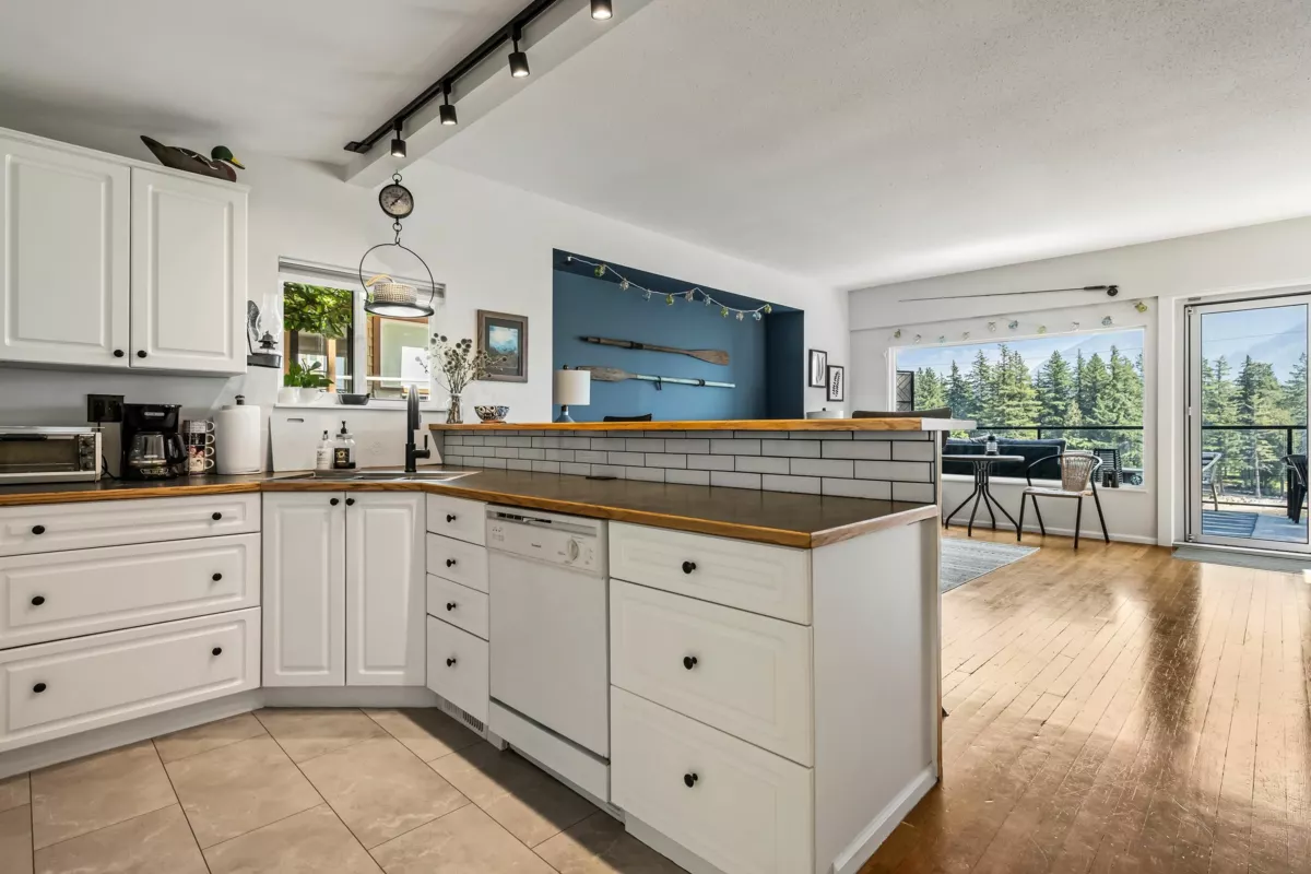 Guest Bathroom Photo of 312 Munroe Avenue, Cultus Lake, BC