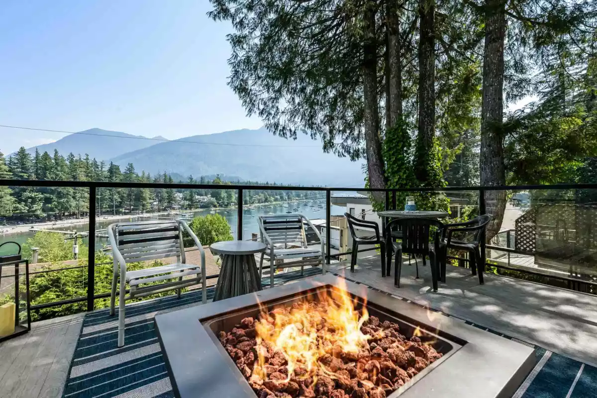 Kitchen Photo of 312 Munroe Avenue, Cultus Lake, BC