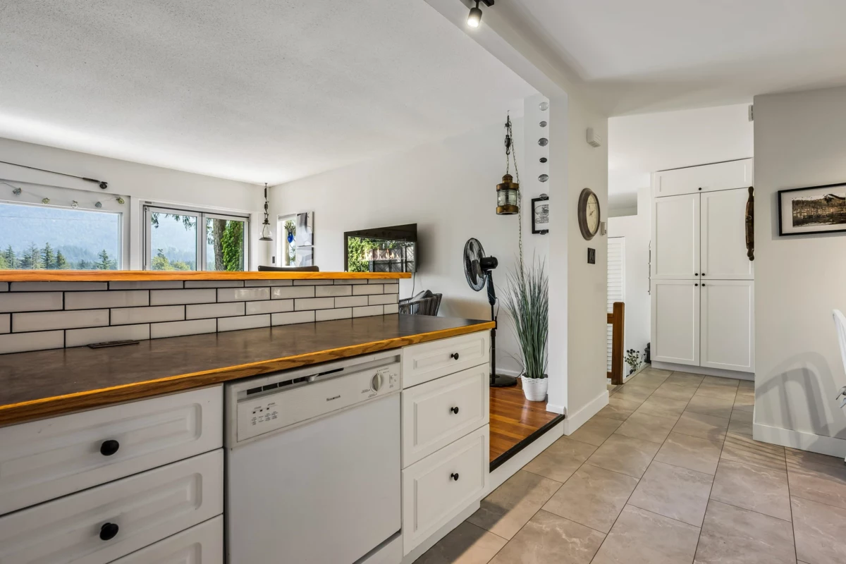 Loft / Bonus Room Photo of 312 Munroe Avenue, Cultus Lake, BC