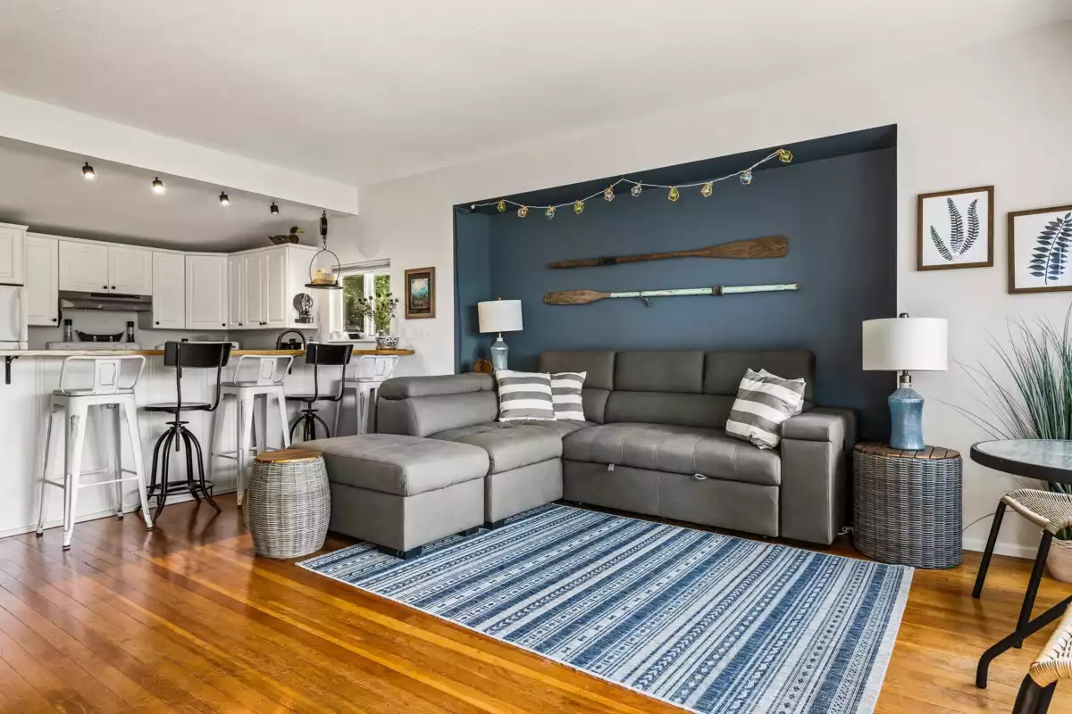 Mudroom Photo of 312 Munroe Avenue, Cultus Lake, BC