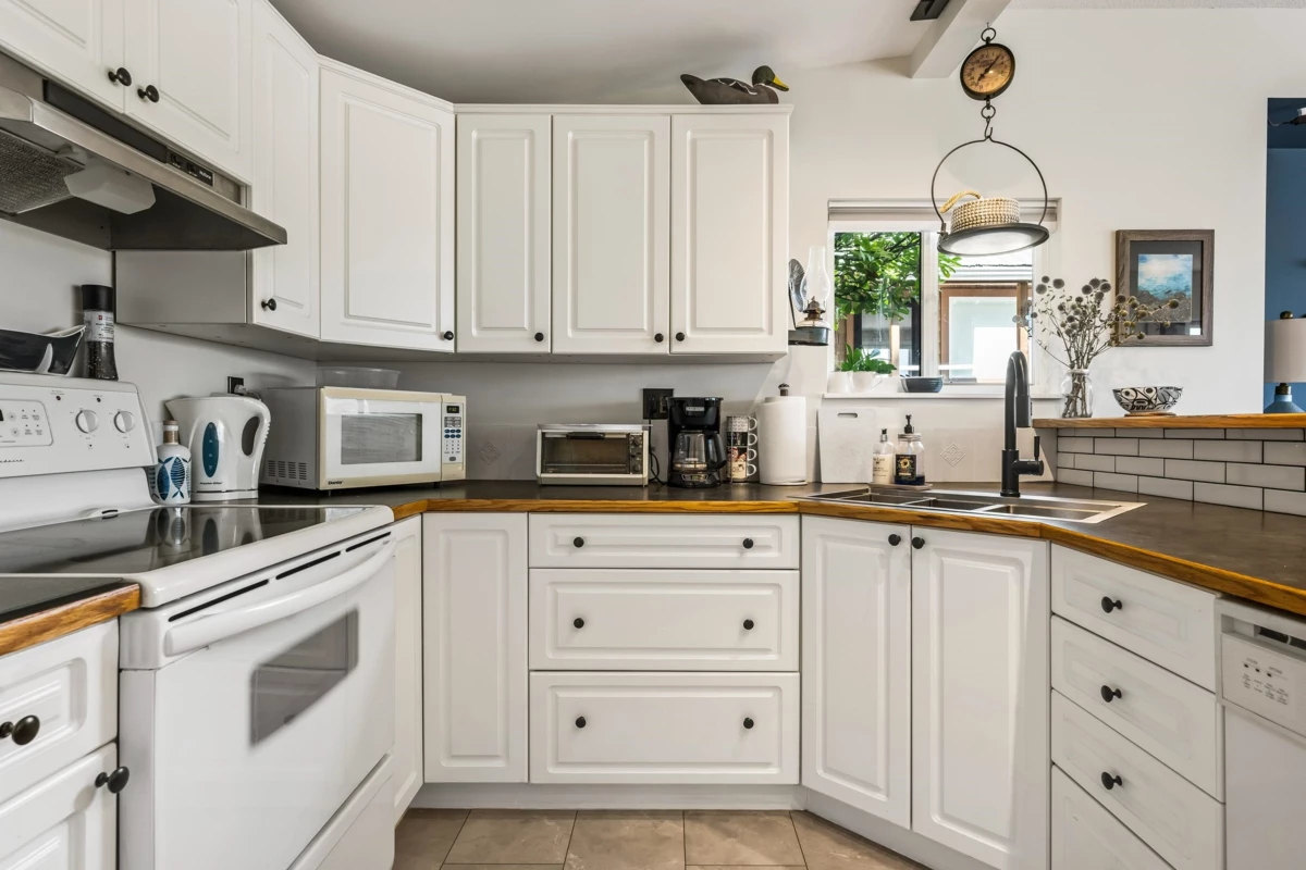 Powder Room Photo of 312 Munroe Avenue, Cultus Lake, BC