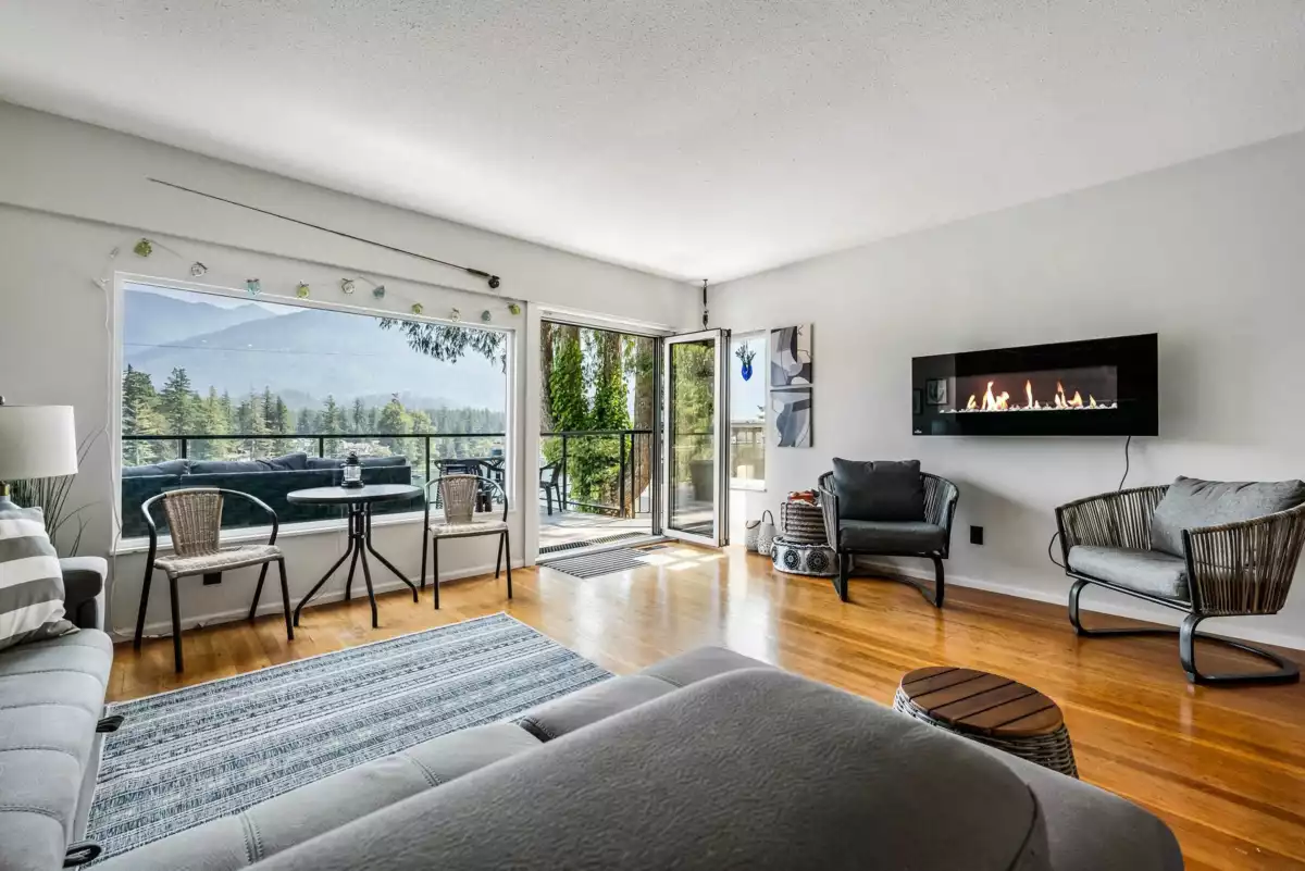 Staircase Photo of 312 Munroe Avenue, Cultus Lake, BC