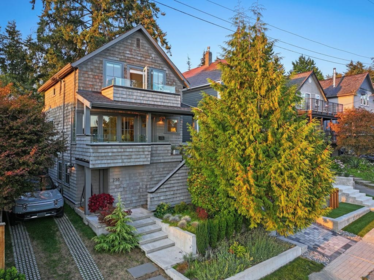 230 E 28 Street, North Vancouver, BC, North Vancouver — Single Family Residence for sale
