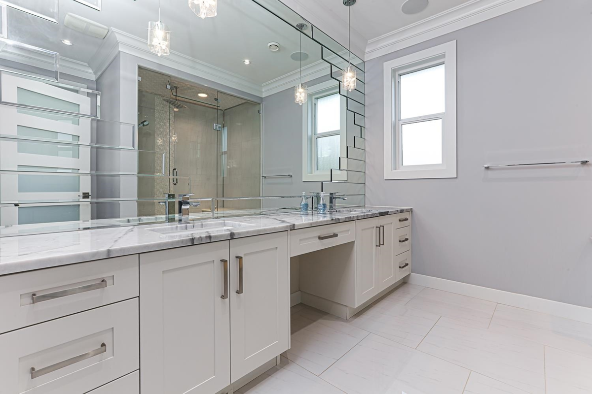 Entry Foyer Photo of 22488 40 Avenue, Langley, BC