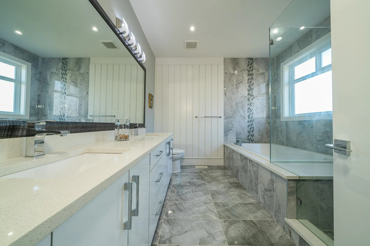 Guest Bathroom Photo of 15441 76b Avenue, Surrey, BC