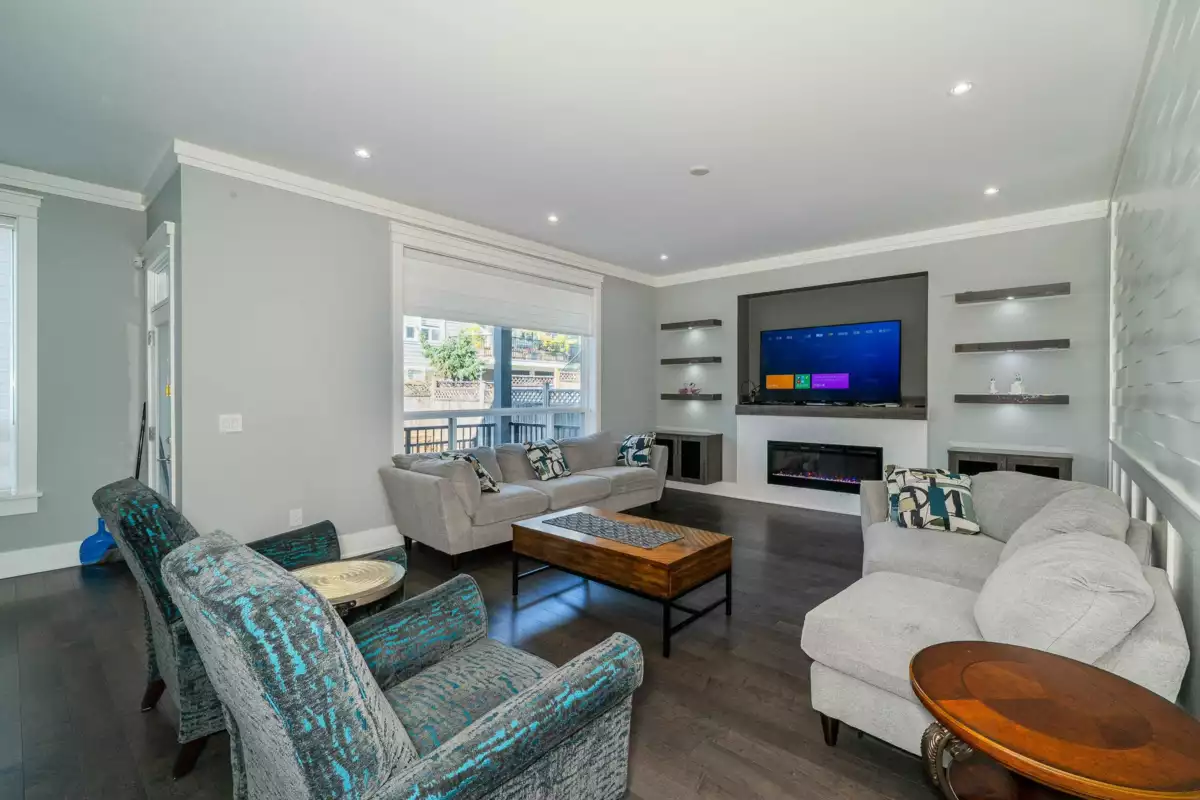 Kitchen Island Photo of 15441 76b Avenue, Surrey, BC