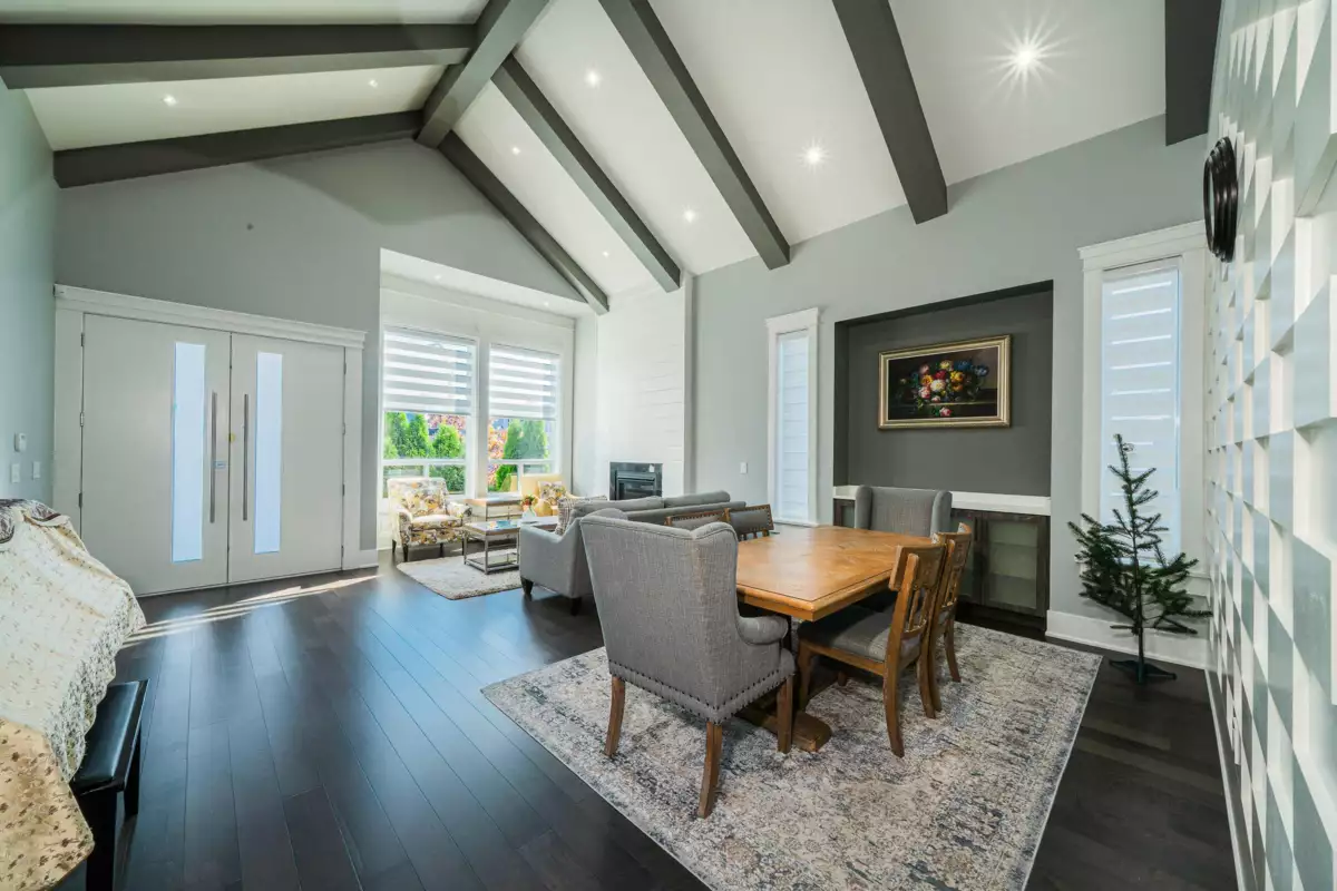 Kitchen Photo of 15441 76b Avenue, Surrey, BC